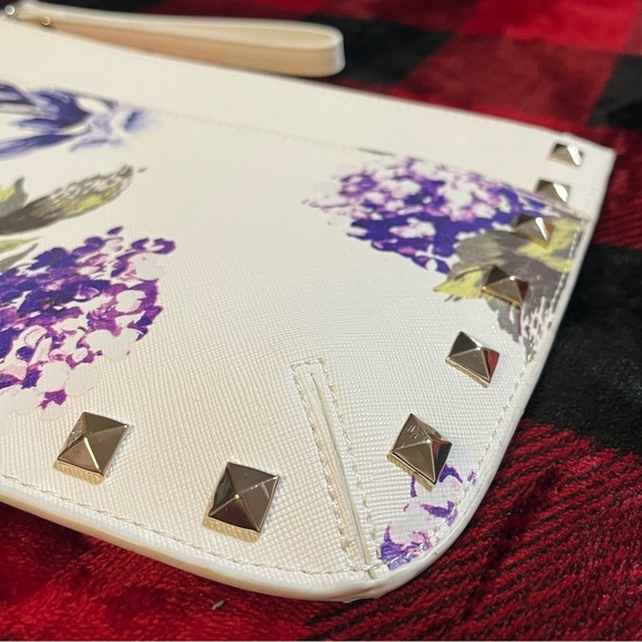 White House Black Market Hydrangea Clutch Wristlet - NWT - Picture 12 of 15